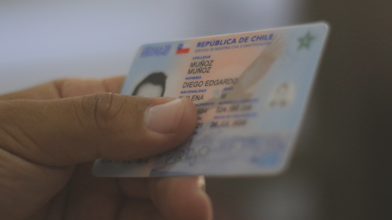 Contraloría advierte entrega irregular de cédulas de identidad a extranjeros en O'Higgins