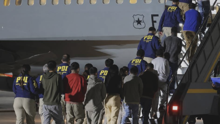 Congreso despacha a ley agilizar expulsiones administrativas de migrantes irregulares