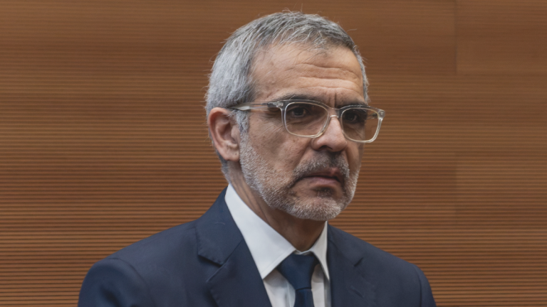 Luis Cordero rebate argumento jurídico de Rabat para defender rebajas: 