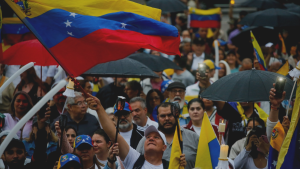 INE: venezolanos superan a peruanos y son la mayor población migrante en Chile
