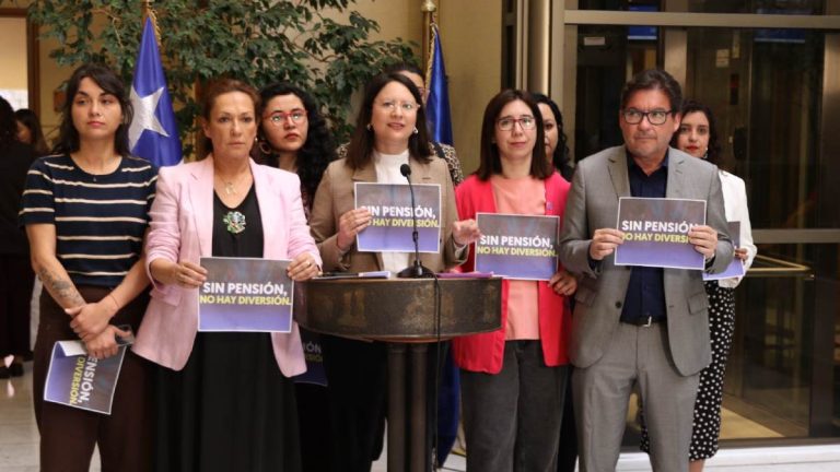 “Sin pensión no hay diversión”: presentan proyecto para impedir que deudores de alimentos entren a casinos y estadios
