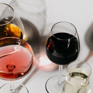 ¿No sabes de vinos? Guía práctica para elegir tu botella