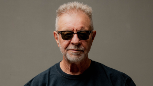 León Gieco regresa a Chile con una gira íntima