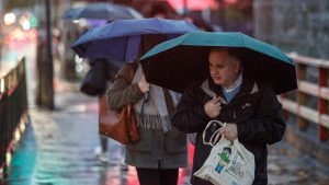 Lluvia en Santiago: a qué hora comienza, cuándo sería el peak y cuántos mm caerán en Región Metropolitana