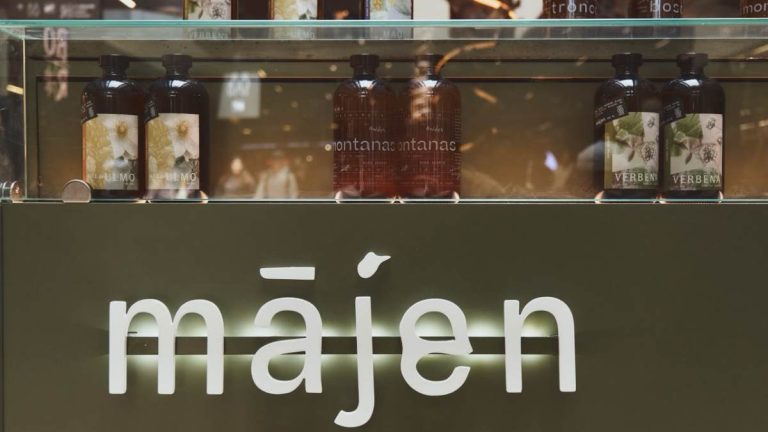 MAJEN lleva el bosque valdiviano a Costanera Center con un nuevo Beauty