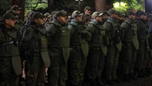 Reglas de Uso de la Fuerza (RUF): los escenarios en que Carabineros y PDI podrán disparar sus armas