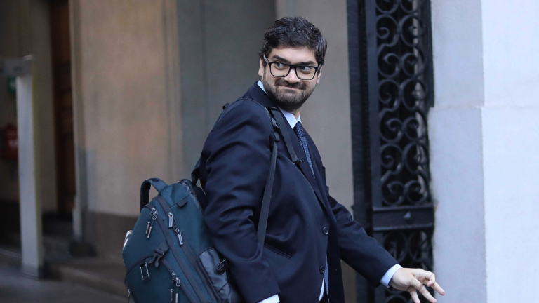 Alvarado busca reemplazar a subsecretario Lagos por una figura con 